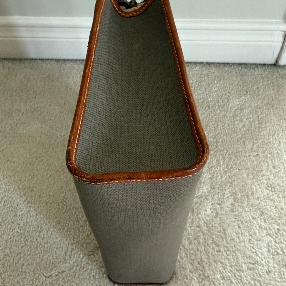 Vintage Dior Zip toiletry in khaki taupe clutch - Picture 6 of 15